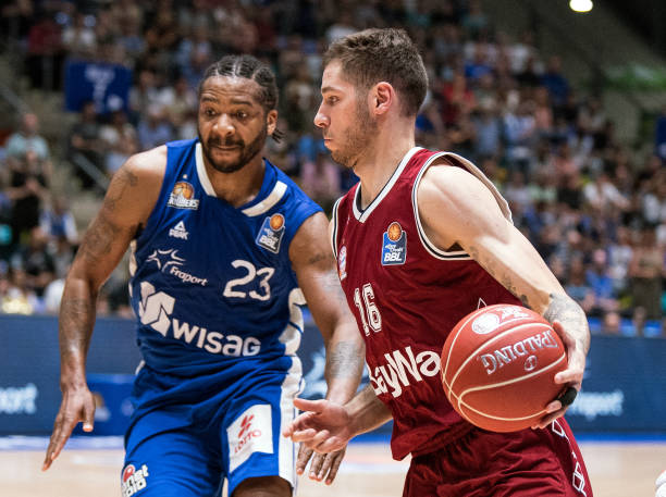 三足鼎立 三足鼎立